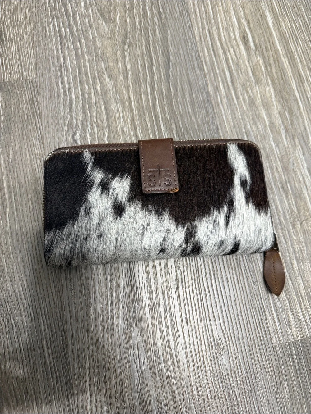 STS Ranchwear Brown and White Cowhide Zip Card Holder